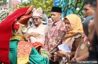 Staf Ahli Wali Kota Pariaman Hadiri Wisuda TarunaTaruni SMKN 3 Pariaman, Lanjutkan Program Saga Saja