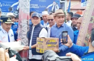 Zulkifli Hasan bersama Tim Otewe Sumbar Salurkan 40 Truk Bantuan Sembako untuk Korban Bencana di Agam
