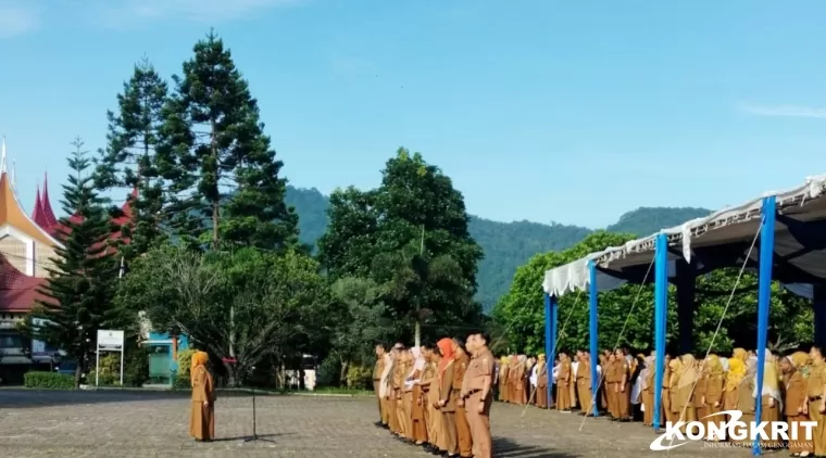 Evia Vivi Serukan Penyelesaian DAK dan Partisipasi Aktif dalam Kegiatan Daerah di Apel Pagi Pemkab Solok