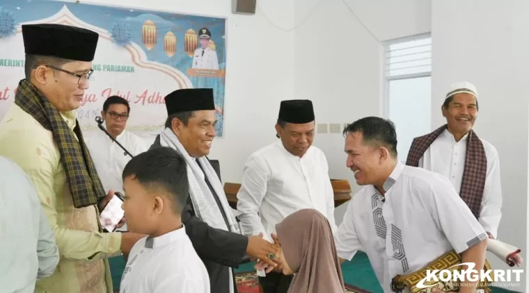 Laksanakan Shalat Idul Adha 1445 H di Masjid Raya Padang Pariaman, Suhatri Bur Ajak Masyarakat Maknai Ibadah Qurban
