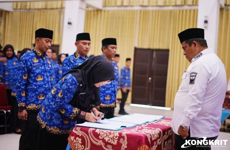 Suhatri Bur Lantik Hampir 2000 Pegawai PPPK di Padang Pariaman