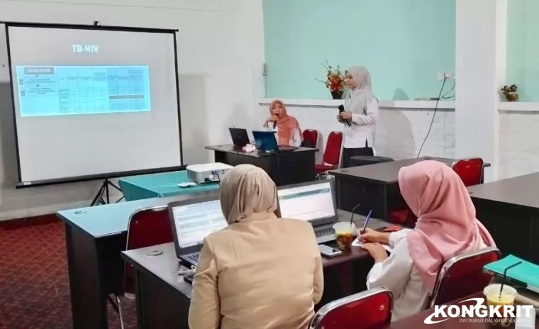 Sukseskan Program TB Nasional, Dinkes Kota Solok Adakan Pelatihan Sistem Informasi Tuberkulosis Mobile (Foto: Promkes Kota Solok).