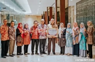 Bupati Solok Terima Penghargaan Kampung Keluarga Berkualitas, Satu-Satunya Kabupaten di Indonesia
