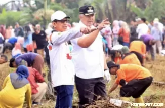 Wako Zul Elfian Umar Gelar Gotong Royong di Stasiun Kota Solok