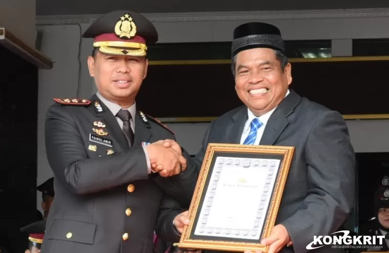 Bupati Padang Pariaman Terima Penghargaan dari Kapolres pada HUT Bhayangkara ke-78