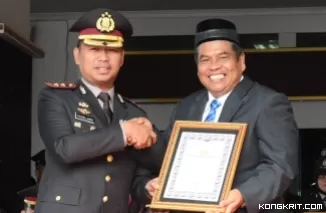 Bupati Padang Pariaman Terima Penghargaan dari Kapolres pada HUT Bhayangkara ke-78