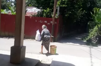 Nenek Sebatang Kara Punya Semangat Tinggi