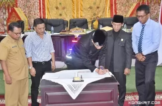 Pj Wako dan DPRD Kota Pariaman Sahkan Ranperda Pertanggungjawaban APBD Kota Pariaman Tahun 2023