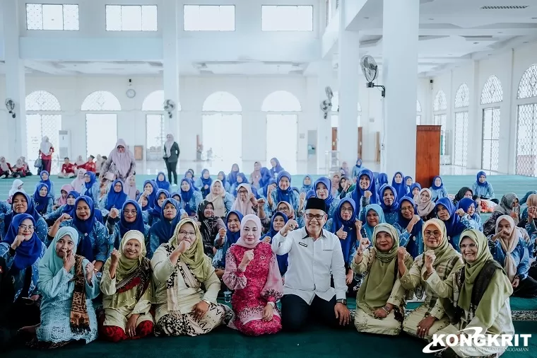 Pemerintah Kabupaten Solok Salurkan BLT Dana Desa Triwulan III dan Insentif Kader di Koto Baru (Foto: Dok.Istimewa)