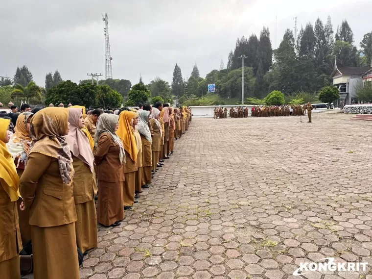 Sekda Medison Pimpin Apel Gabungan di Pemerintah Kabupaten Solok
