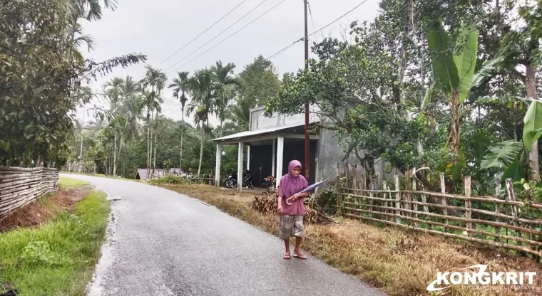 Hujan Rintik-Rintik, Payung Dikepit Sebuah Pelajaran dari Dua Peristiwa Berbeda