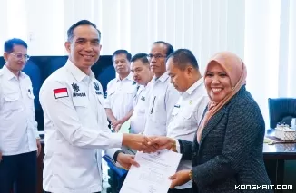 Sekda Kabupaten Solok Serahkan Surat Perintah Pelaksana Tugas (Plt) di Bapenda