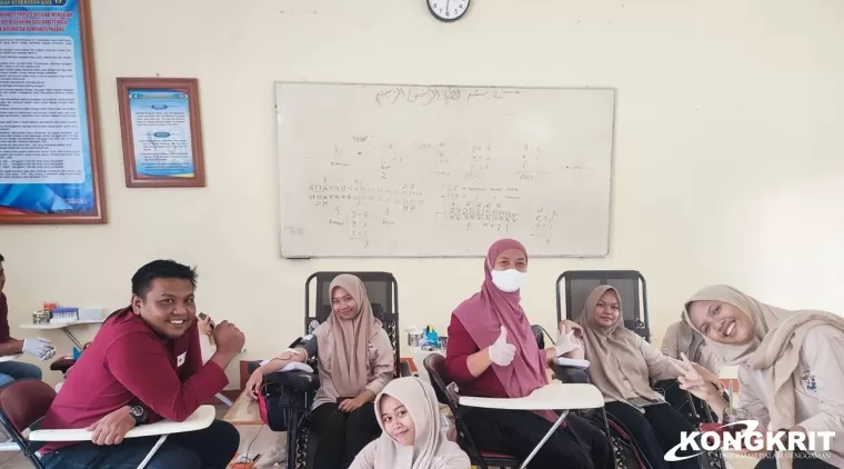Mahasiswa Kesehatan Gigi Poltekkes Kemenkes Padang Kampus Bukittinggi Gelar Donor Darah
