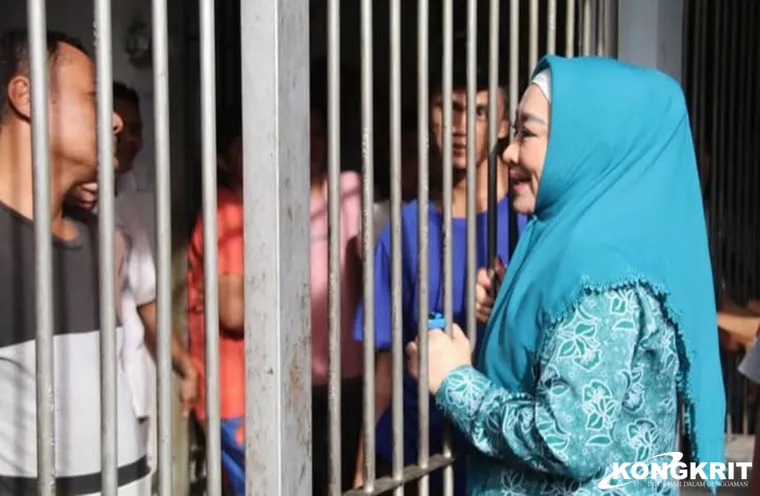 Lisda Hendrajoni Bagikan Sembako dan Motivasi untuk Warga Binaan di Rutan Painan