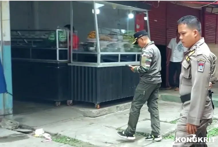 Satpol PP Tegur Rumah Makan yang Beroperasi Pada Siang Hari di Pasar Raya Padang