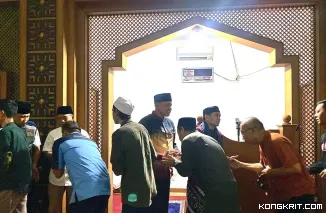 Wali Kota Bekasi Laksanakan Shalat Tarawih di Masjid Al-Amir pada Malam Ramadhan ke-26