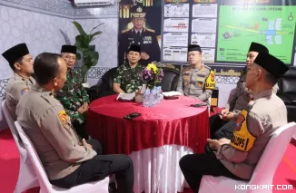 Kodim 0807 dengan Polres Tulungagung sahur bersama di Posyan GOR Lembupeteng