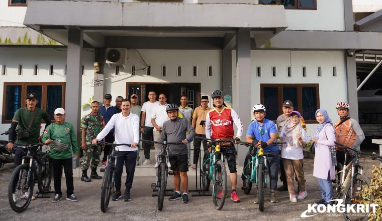 Bupati dan Wakil Bupati Padang Pariaman Tinjau Pembangunan Lewat Gowes ke Nagari