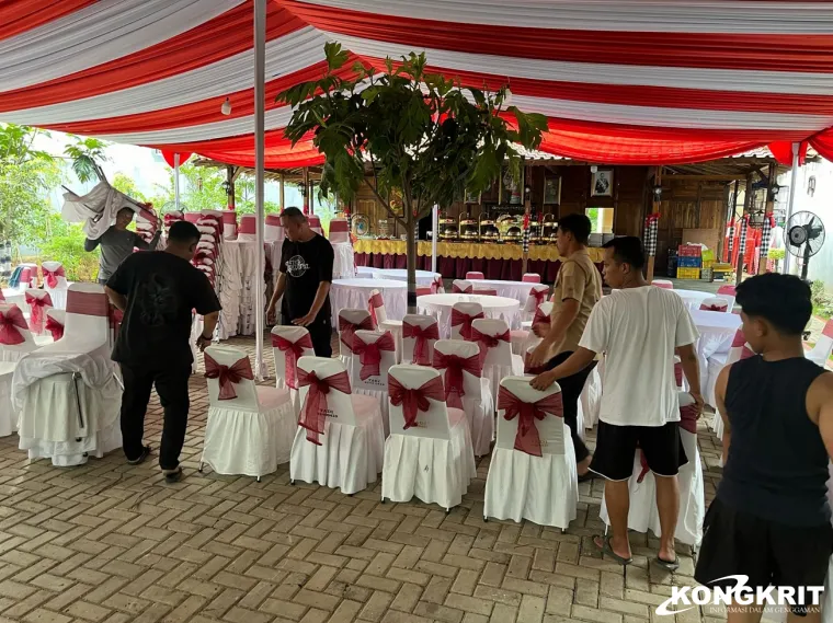 Jelang Takbiran, Wali Kota Bekasi Bersama Staf Persiapkan Open House