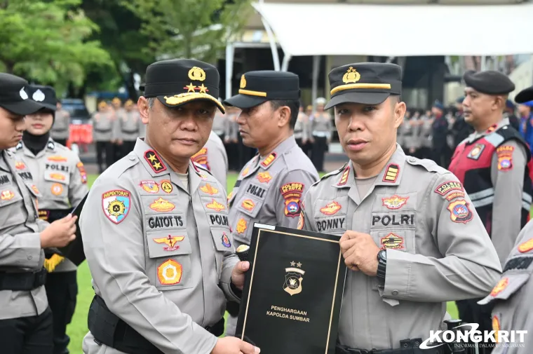 Kapolda Sumbar Berikan Penghargaan untuk Polres dan Polsek Terbaik dalam Gerakan Subuh Berjamaah