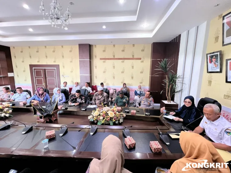 Lisda Hendrajoni Pimpin Rapat Persiapan Dakwah Wisata Bersama Ustadz Syam di Pantai Carocok