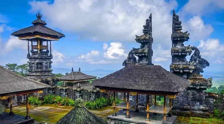 Media Asing Soroti Larangan Turis Menstruasi Masuk Pura di Bali