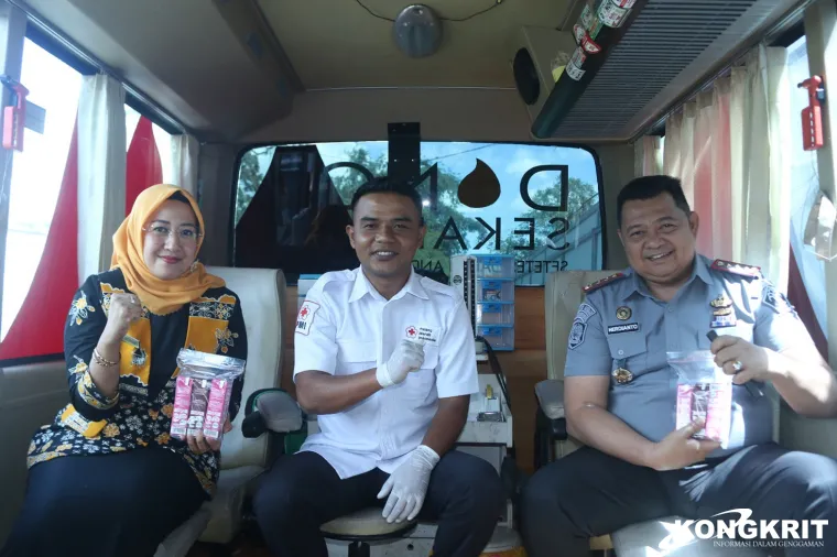 Memperingati Hari Bakti Pemasyarakatan ke-61, Staf dan Dharma Wanita Lapas Bukittinggi Gelar Aksi Donor Darah