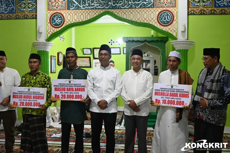 Safari Ramadhan di Palika, Wabup Rohil Serahkan Bantuan untuk Rumah Ibadah