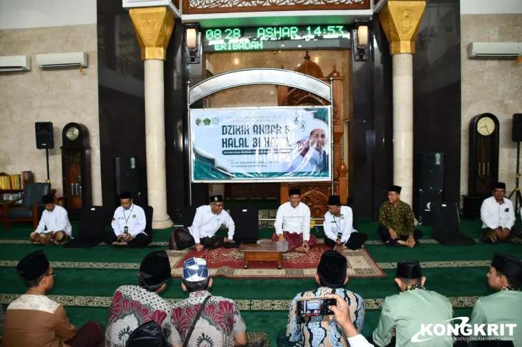 Wabup Tulungagung Ahmad Baharudin saat menghadiri acara Dzikir Akbar dan Halal Bihalal Keluarga Besar Pendidikan dan Tenaga Pendidik MI se Kabupaten Tulungagung