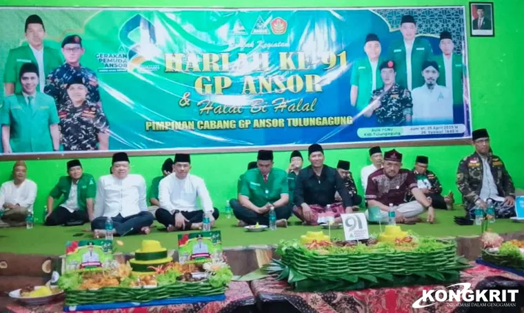 Wabup Tulungagung Ahmad Baharudin (jas hitam) bersama Ketua DPRD, Dandim 0807 dan Kapolres Tulungagung menghadiri peringatan Harlah GP Ansor ke 91
