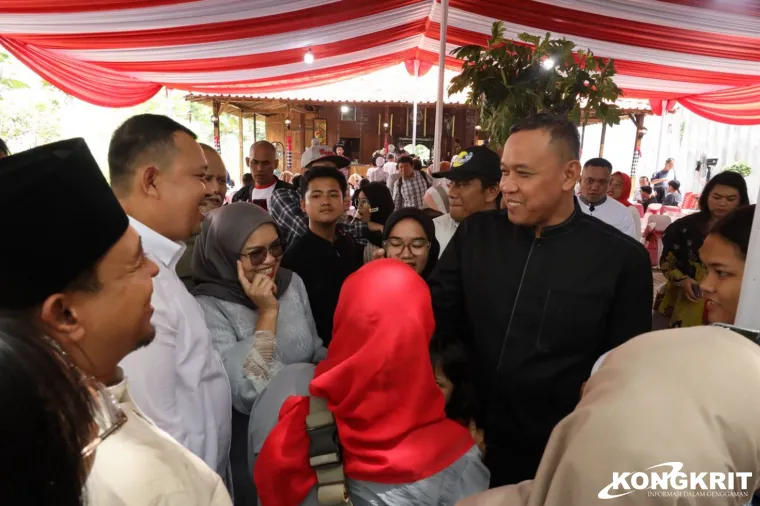 Warga dan Relawan Padati Kediaman Wali Kota Bekasi pada Open House Hari Kedua Idul Fitri