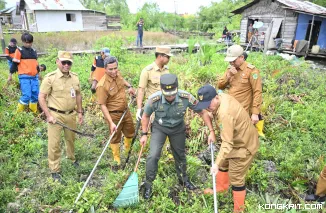 Bupati dan Forkopimda Tinjau Aksi Gotong Royong Penanggulangan Malaria di Sinaboi