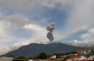 Gunung Marapi Erupsi Lontarkan Abu Vulkanik Setinggi 1.000 Meter