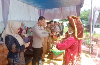 Kapolsek Pancung Soal Hadiri Acara Perpisahan Siswa Kelas XII SMA Negeri 1 Pancung Soal