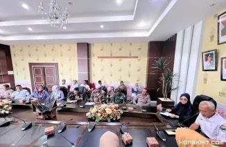 Lisda Hendrajoni Pimpin Rapat Persiapan Dakwah Wisata Bersama Ustadz Syam di Pantai Carocok