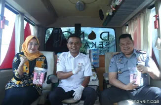 Memperingati Hari Bakti Pemasyarakatan ke-61, Staf dan Dharma Wanita Lapas Bukittinggi Gelar Aksi Donor Darah
