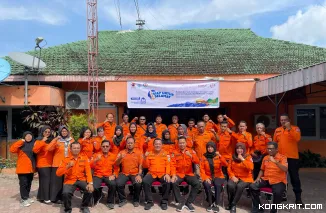 Kalaksa BPBD Tulungagung Robinson Nadeak bersama Staf jajarannya usai apel Peringatan HKB tahun 2025 di depan kantor BPBD Tulungagung