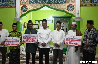 Safari Ramadhan di Palika, Wabup Rohil Serahkan Bantuan untuk Rumah Ibadah