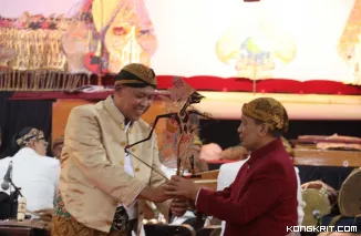 Sukseskan Pagelaran Wayang Kulit Modern Bersama Ki Gunarto Gunotalijendro, Dihadiri Langsung Wako Bekasi