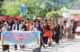 Tampilkan Semangat Pelestarian Budaya dan Pemberdayaan Lokal, Semarak Festival Langkisau 2025 Resmi Dibuka