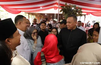 Warga dan Relawan Padati Kediaman Wali Kota Bekasi pada Open House Hari Kedua Idul Fitri
