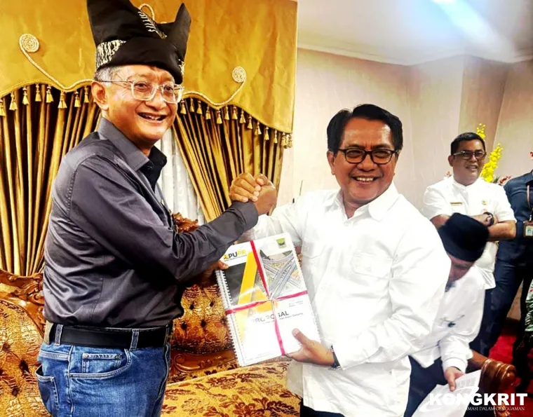 Bupati Padang Pariaman Serahkan Langsung Proposal Pembangunan Infrastruktur kepada Menteri PUPR