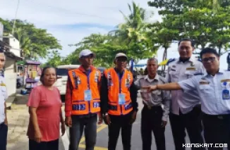 Dishub Padang Tertibkan Parkir Liar di Pantai Padang, 50 Petugas Resmi Dibekali Rompi dan Tanda Pengenal