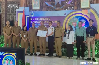 Bupati Tulungagung dan Wakil Bupati Tulungagung foto bersama dengan jajaran Kepala OPD dalam Musrenbang RPJMD Tahun 2025 - 2029 di pendopo Kongas Arum Kusumaning Bongso
