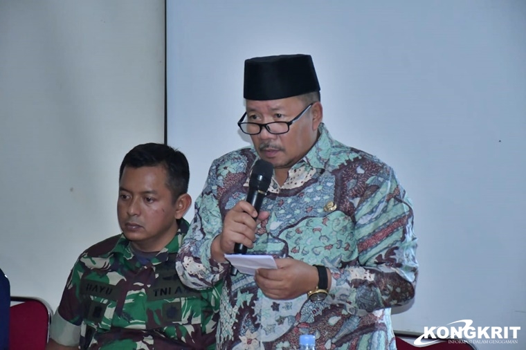 Rapat koordinasi penanganan erupsi Gunung Marapi yang dipimpin langsung Bupati Agam Dr. Andriwarman di Kantor Wali Nagari Baru Palano, Kecamatan Sungai Pua, Selasa (16/1). Foto: AMC.