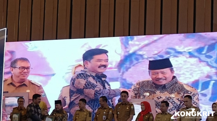 Bupati Agam Terima Hasil Bantuan Teknis RDTR untuk Pengembangan Tata Ruang