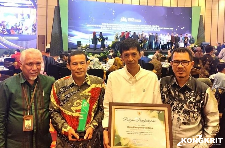 Desa Kampung Gadang Raih Penghargaan Desa Cinta Statistik