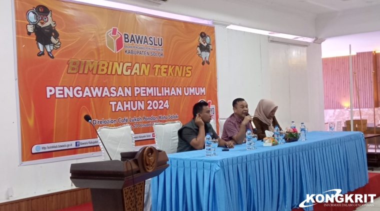 Bawaslu Kabupaten Solok menggelar Bimtek di D'Relazion Cafe dan Resto Lukah Pandan Kota Solok pada hari Rabu, 24 Januari 2024.