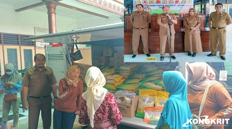 Warga Desa Sukodono saat mengantri di stand Bulog. (Insert : Dari kiri : Kabid Distribusi dan Cadangan pangan Hari Pujianto, Kadis DKP Agus Suswantoro, Kades Sukodono Muyasaroh dan Camat Karangrejo Suhartono)