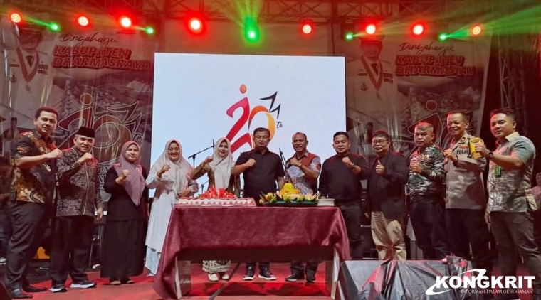 Malam Puncak HUT Kabupaten Dharmasraya ke-20 Dihadiri Ketua DPRD Dharmasraya, Pariyanto,S.H bersama Wakil Ketua Ade Sudarman,S.Pd Minggu, 7 Januari 2024.